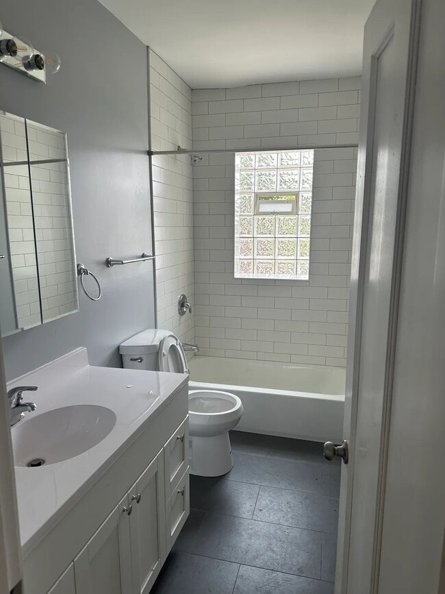 2416 N Kilbourn Ave Unit 2422-2