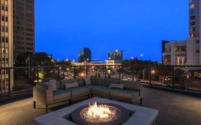 Photo - 3380 Peachtree Rd NE Unidad ID1320717P