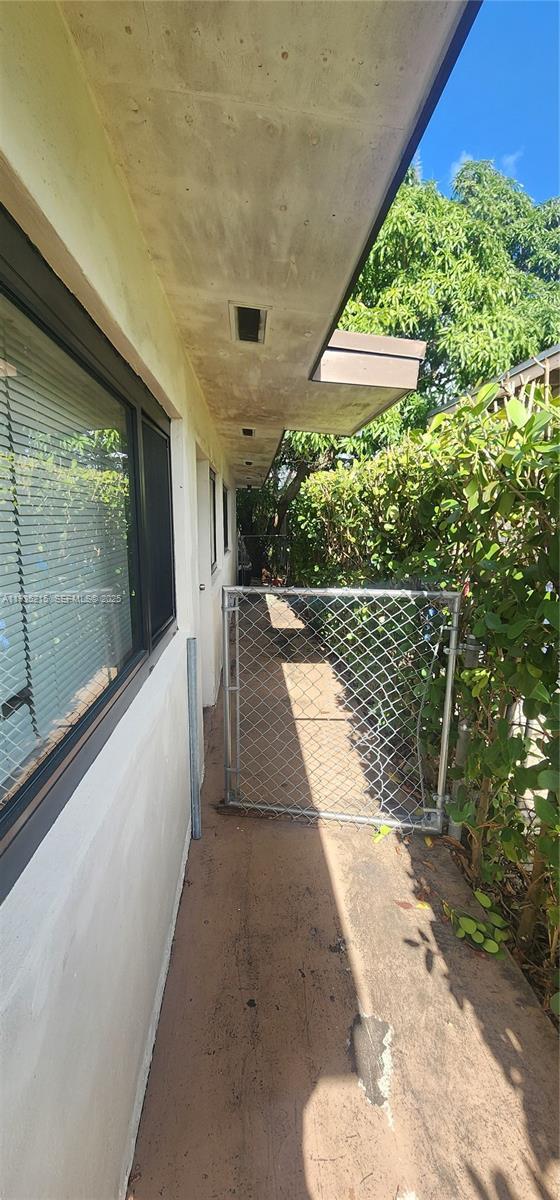 Photo - 6455 SW 33rd St Unidad Side