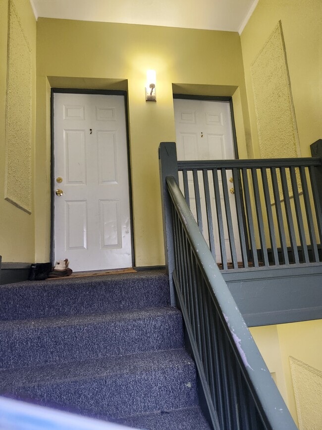 Building Photo - 2206 E 84th St Unit 2