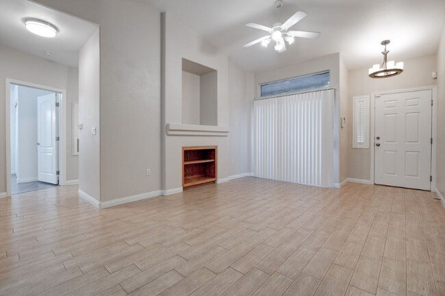 Photo - 2305 W Horizon Ridge Pkwy