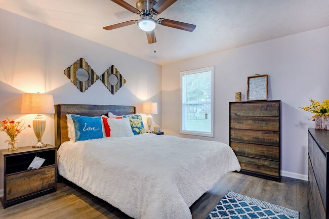 Photo - 610 E College St