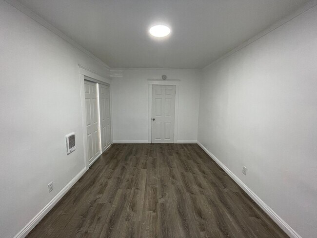 417 W 10th St Unidad 417 W 10th St