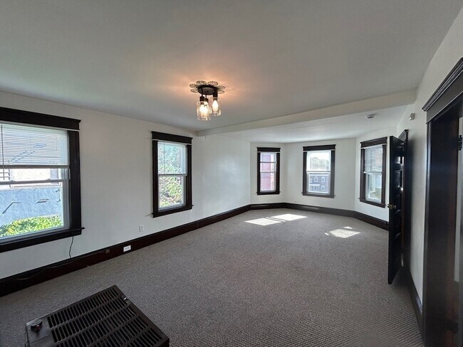 Photo - 31 Chrome St Unit 3