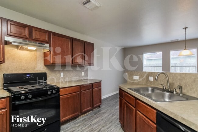 Photo - 430 Remington Creek Dr
