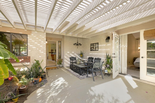 101 Avellino Cir