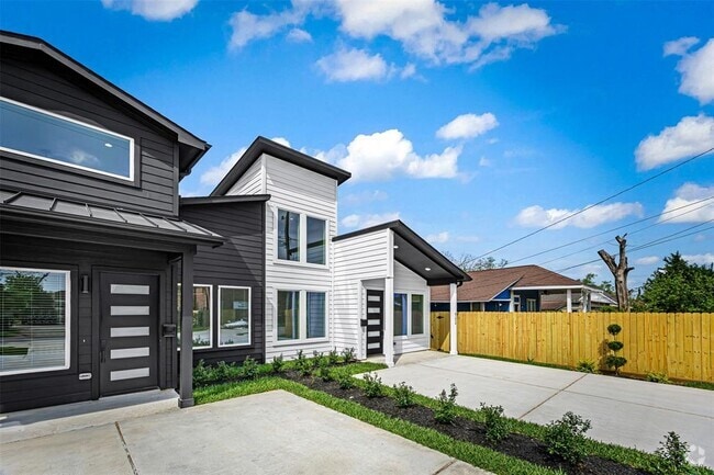 Building Photo - 2105 Melbourne St Unit A Rental