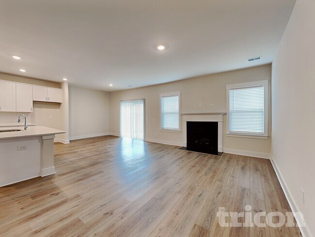 Photo - 308 Allenby Ln