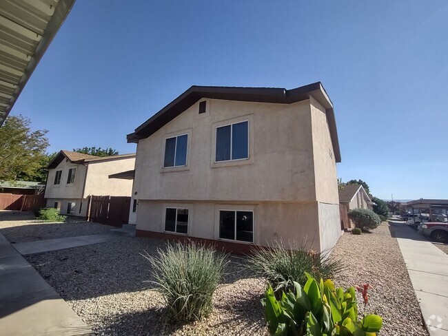 Building Photo - BONUS LIVING ROOM!!?? Rental