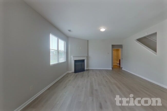Photo - 438 Lake Ridge Ln