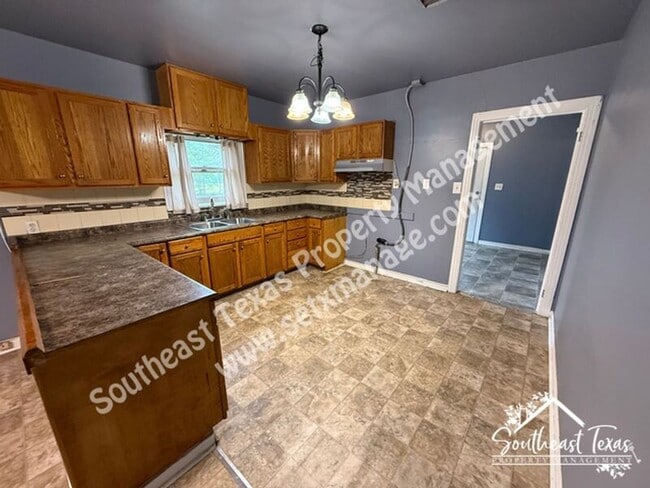 Photo - 3255 Charles St