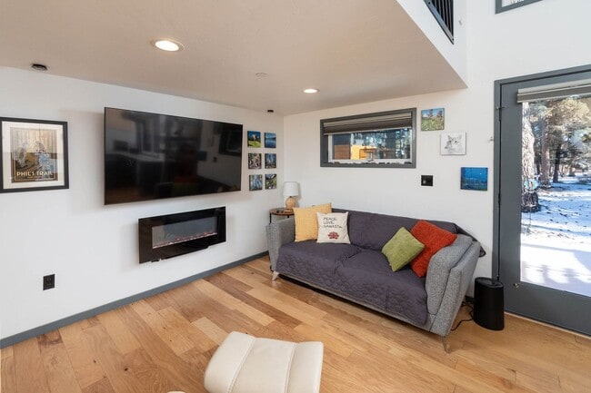 Photo - Hiatus Hideaway #3 - Close to Old Mill - S...