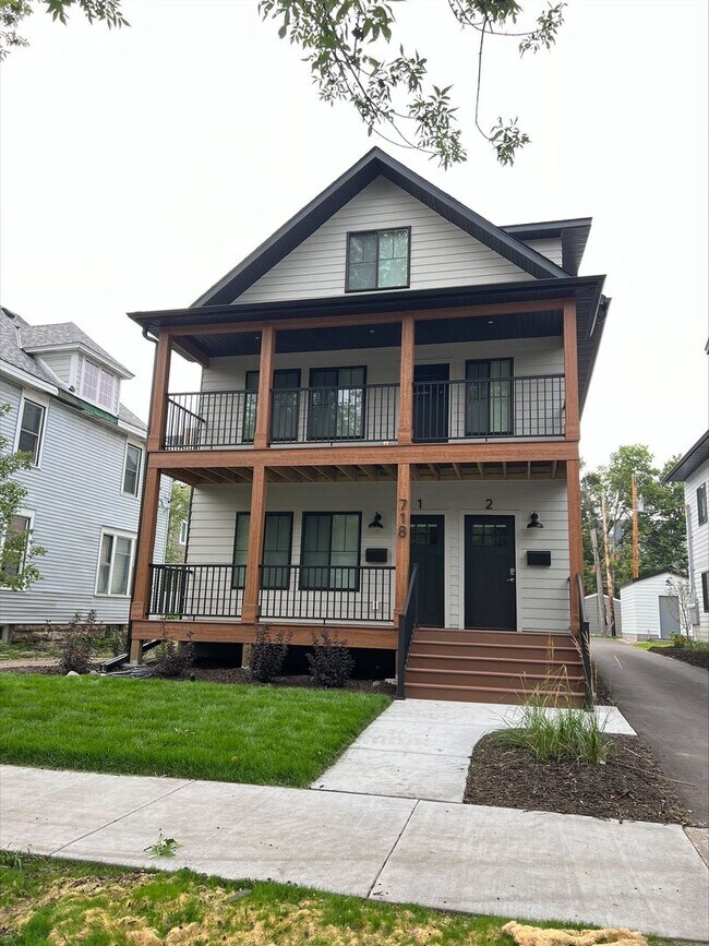 Building Photo - 718 13th Ave SE Unit #1 Rental