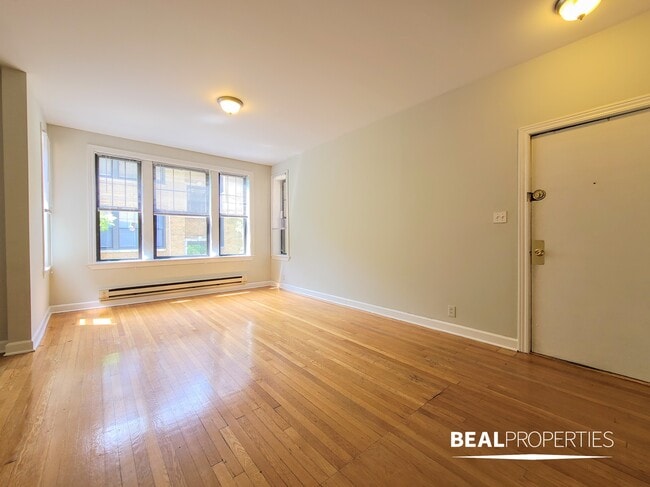 Photo - 723 W Barry Ave Unidad Studio Rental