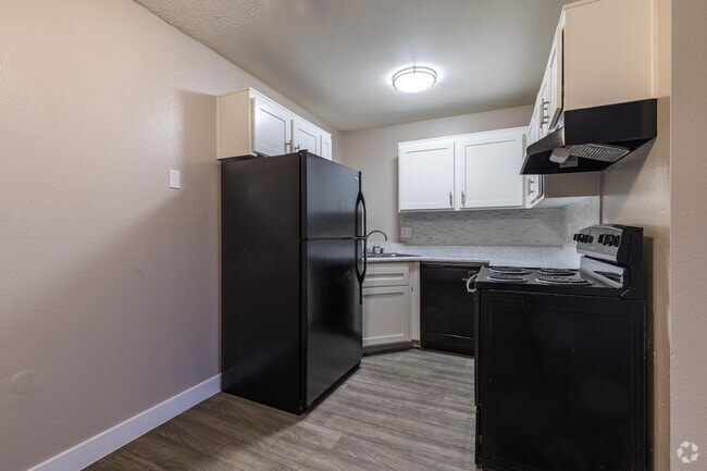 1 BR, 1 BA - 700SF