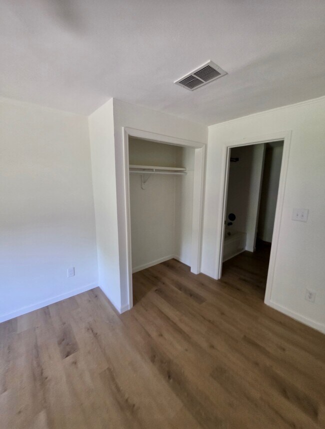 Photo - 208 Miller St