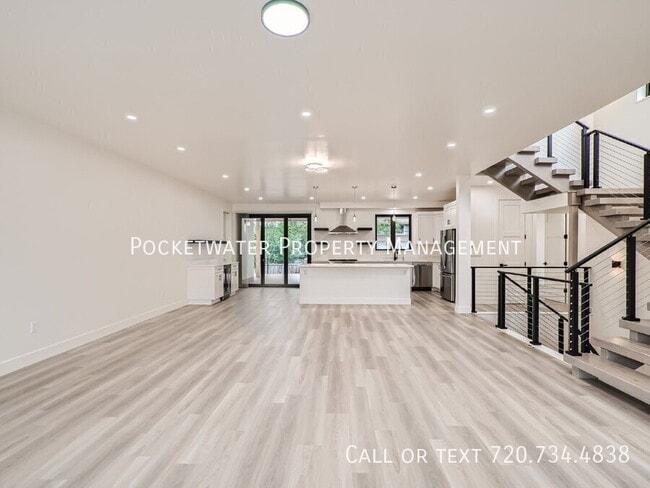Photo - 3595 Darley Ave