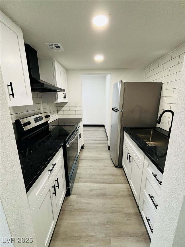 Photo - 1922 Fairfield Ave Unidad 211