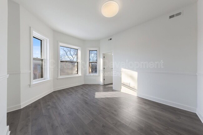 Photo - 6401 S Eberhart Ave Unit 6401 2