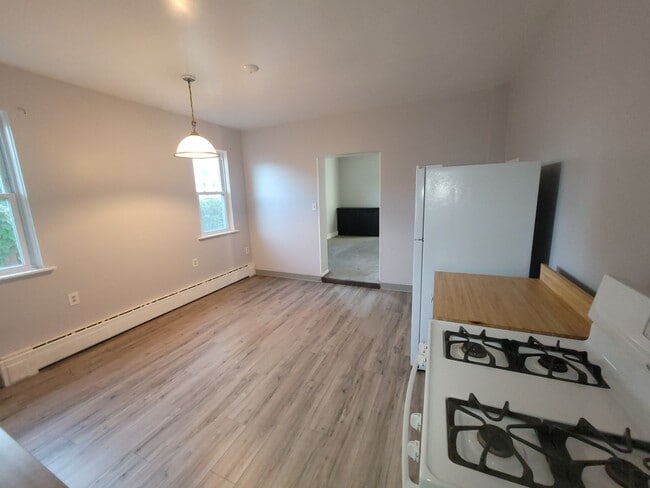 Photo - 114 Thompson St Unit 2