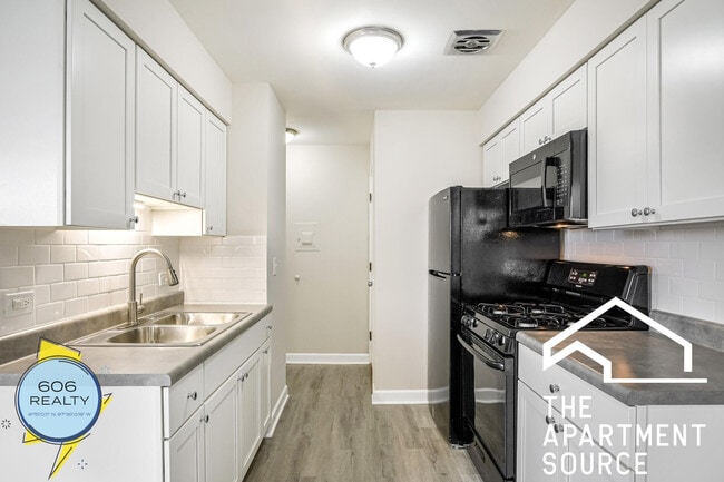 Building Photo - 3001 N Thatcher Ave Unit 4M