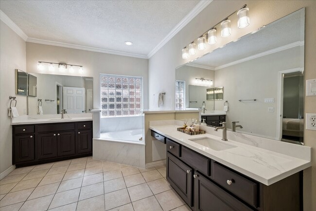 Photo - 5638 Avalon Way