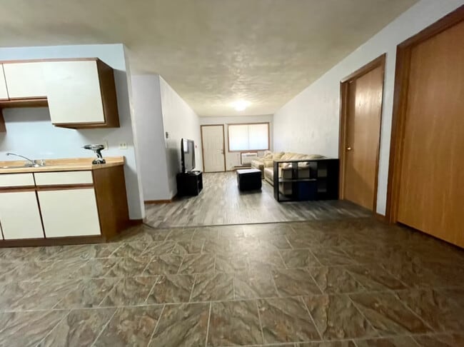 Photo - 410 10th Street N