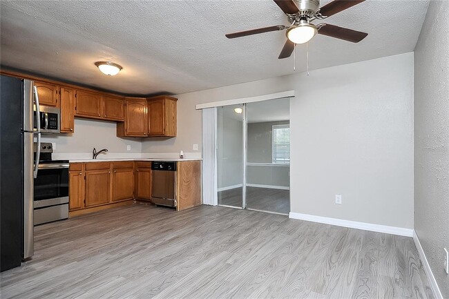 Photo - 505 Florida Cir S