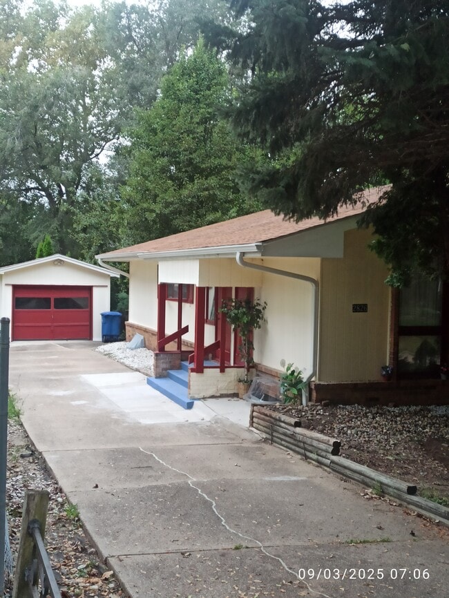 Building Photo - 2826 67th St Rental