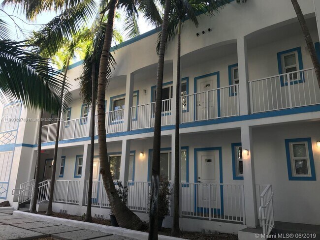 Photo - 245 NE 33rd St Unidad 106