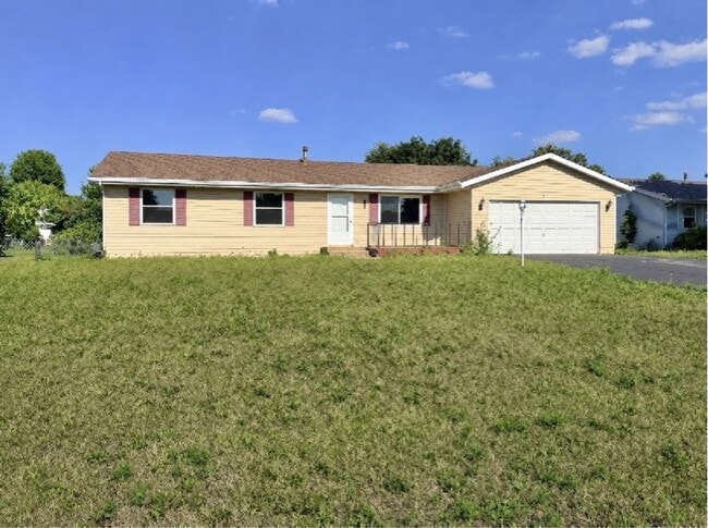 Building Photo - 14135 De La Tour Dr