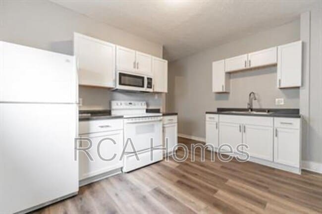 Building Photo - 2425 N Kenwood Ave Rental