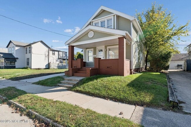 Photo - 1557 Indiana Ave