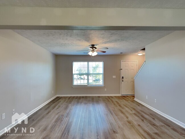 Photo - 1700 Chris Dr