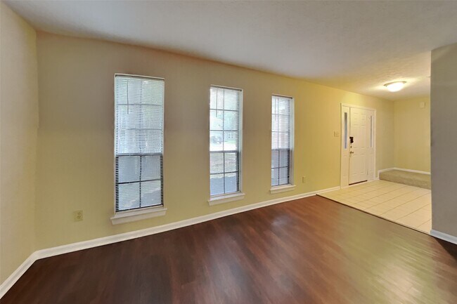 Photo - 15 Kearny Brook Pl