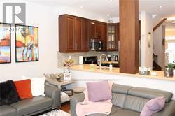 Photo - 2530 Longridge Crescent