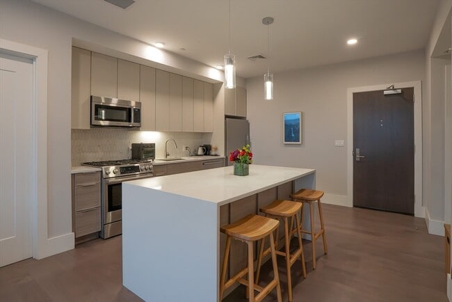 Building Photo - 3193 Washington St Unit 410