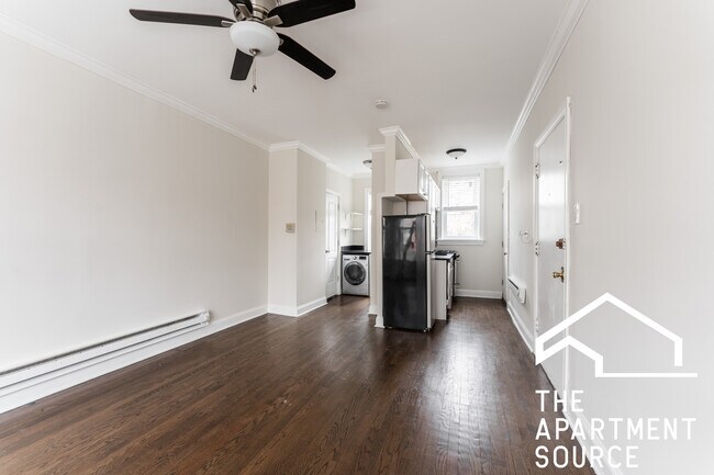 Photo - 655 W Roscoe St Apartments