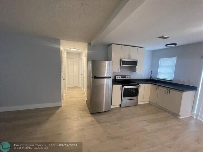 Photo - 780 NE 46th Ct