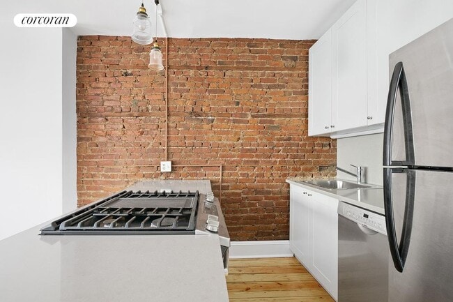 Photo - 52 Douglass St