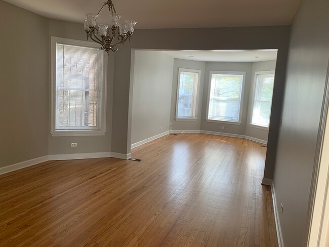 Building Photo - 2744 W Cortland St