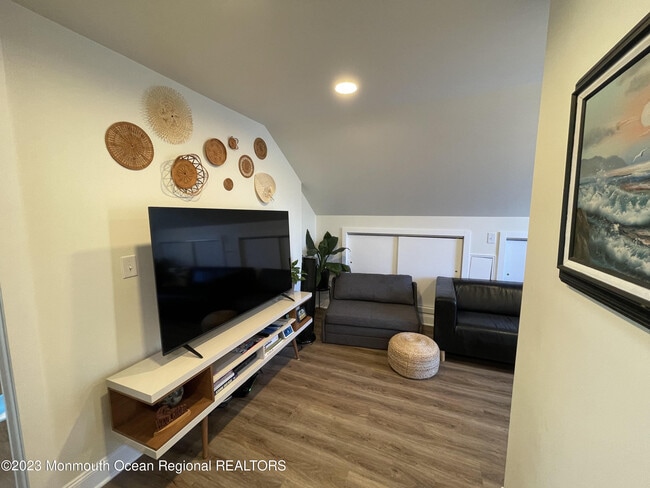 Photo - 303 7th Ave