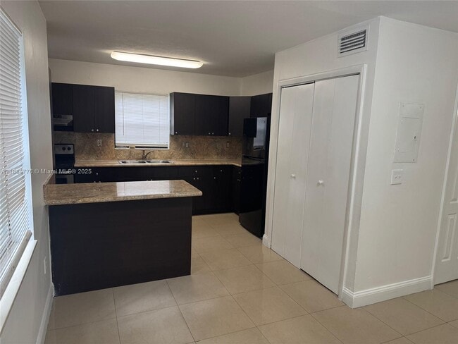 Photo - 1321 W 44th St Unit 1