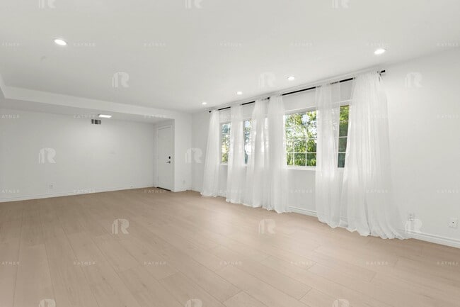 Photo - Newly Remodeled Huge Open Concept 4 Bed / ...