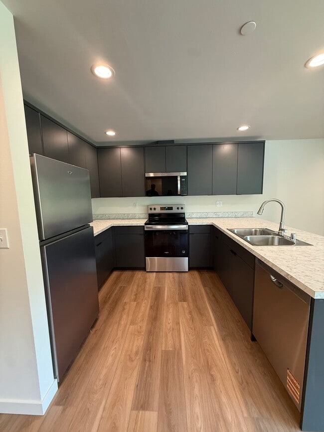 Building Photo - 705 W Lake Samish Dr Unit 703A W Lake Samish