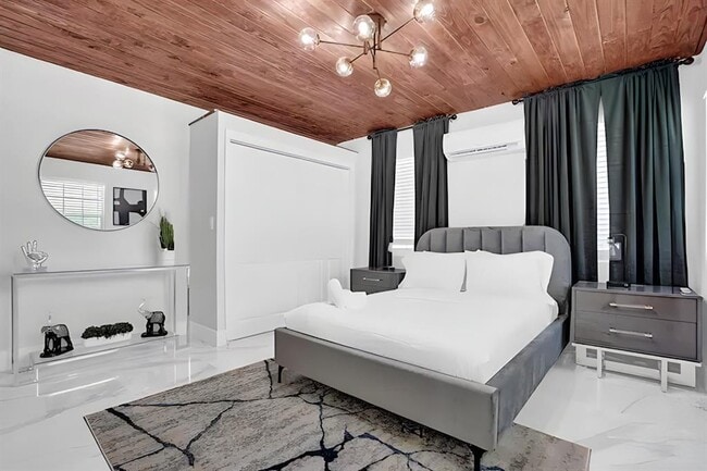 Photo - 247 SW 5th St