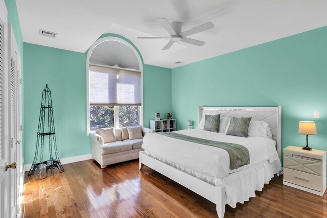 Photo - 10 Bay Woods Dr