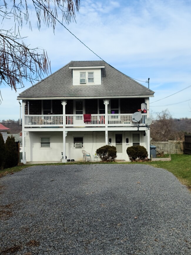 Building Photo - 48 W Wilson St Unit Apartment B