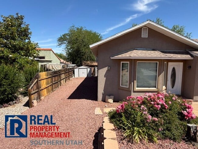 Building Photo - Luxury One-Bedroom Casita