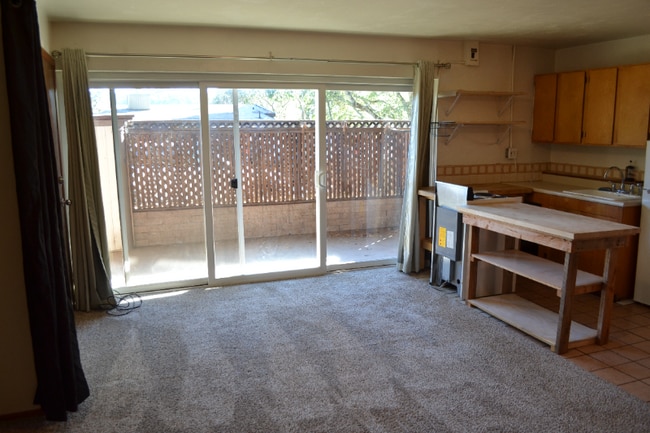 Building Photo - 130 Live Oak Ave Rental